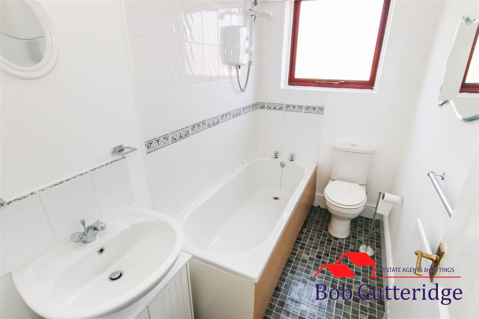 FIRST FLOOR BATHROOM
